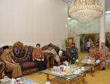 Walikota Dumai, H Zulkifli AS menerima kunjungan Kepala BPOM Riau di kediaman walikota membahas rencana membuka kantor BPOM di Dumai. Foto Humas